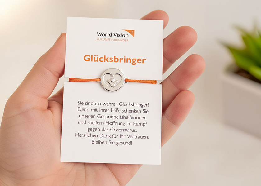 Individuell gefertigtes Wunscharmband, Glücksbändchen oder Baumwollarmband aus gewachster Baumwolle mit graviertem Logo-Anhänger. Das Armband wird nach Ihren Vorgaben in Pantone-Wunschfarben und mit individuellem Werbemotiv, Firmennamen oder Schriftzug gestaltet. Ideal als Give-away, Kundengeschenk, Merchandise-Artikel oder Mitarbeiter-Incentive für Unternehmen, Vereine und Veranstaltungen.