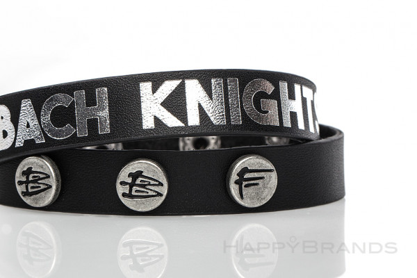 Lederarmband-mit-Praegung-metallfarbenem-Druck-Logo-Nieten-1024
