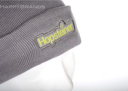 Keps tryckt med företagets logotyp