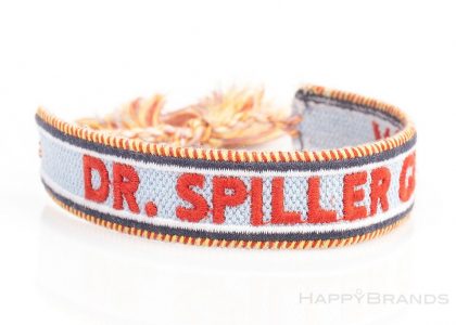 Articolo promozionale: braccialetto in cotone intrecciato con logo ricamato o scritta personalizzata come regalo promozionale
