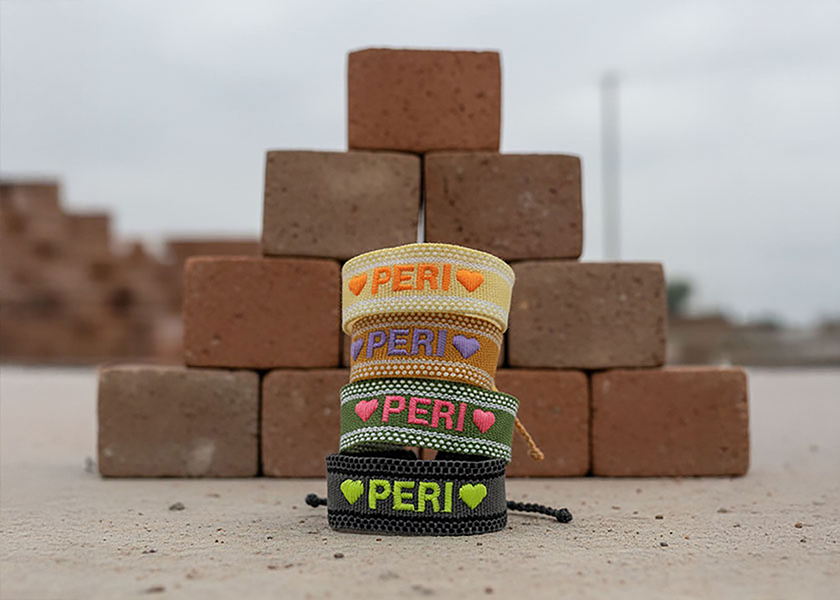 Gewebtes Armband mit Logo und Text als individuelles Giveaway für Promotion und Merchandise