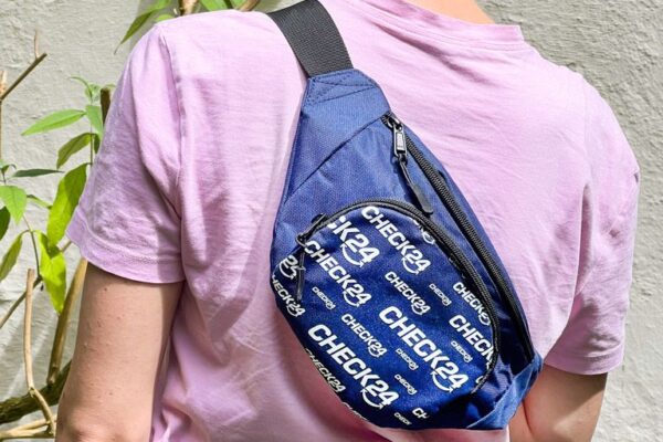 Firmengeschenk RPET Guerteltasche mit Firmennamen bedrucken