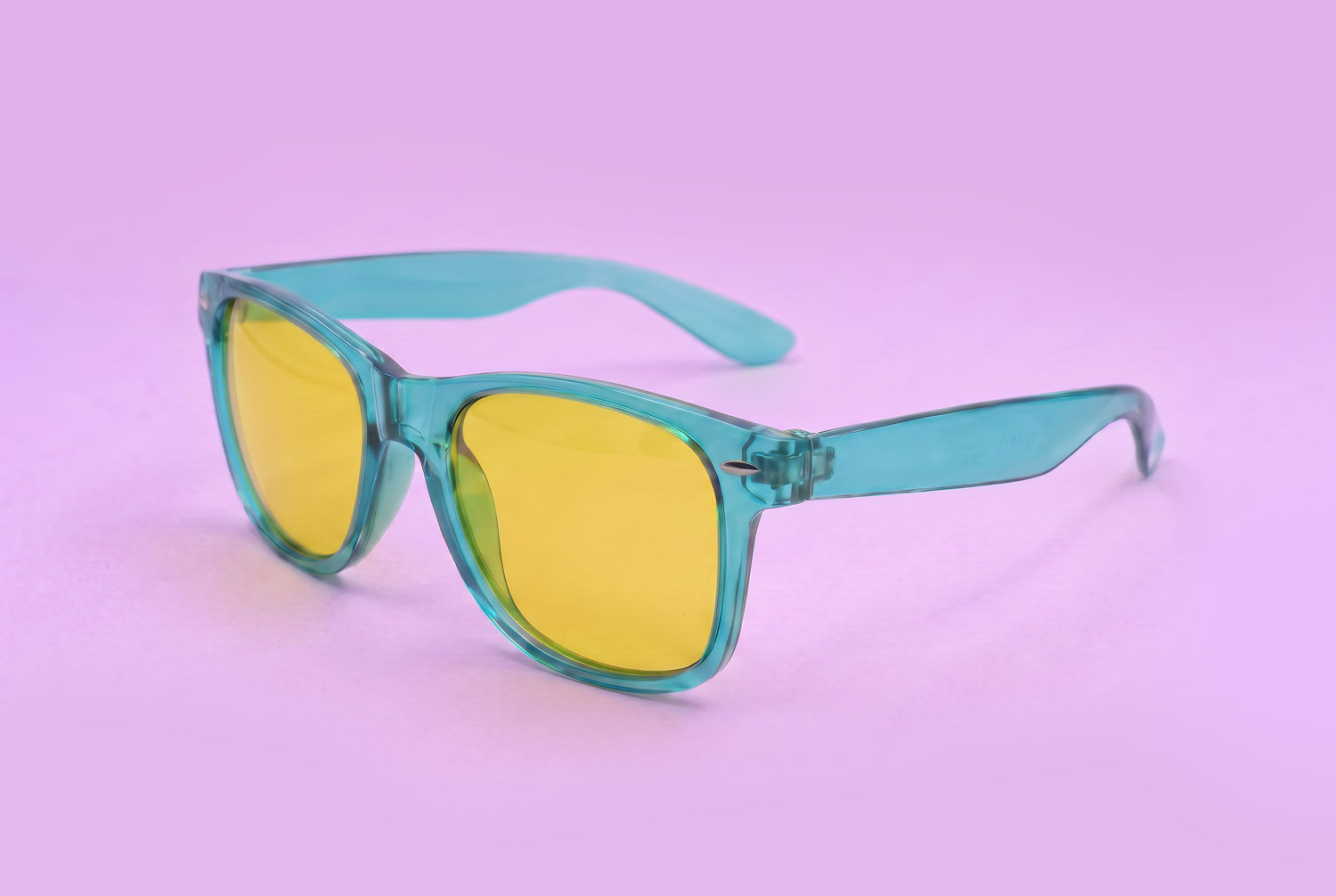 Sonnenbrille in transparent bieten Ihnen totale Gestaltungsfreiheit